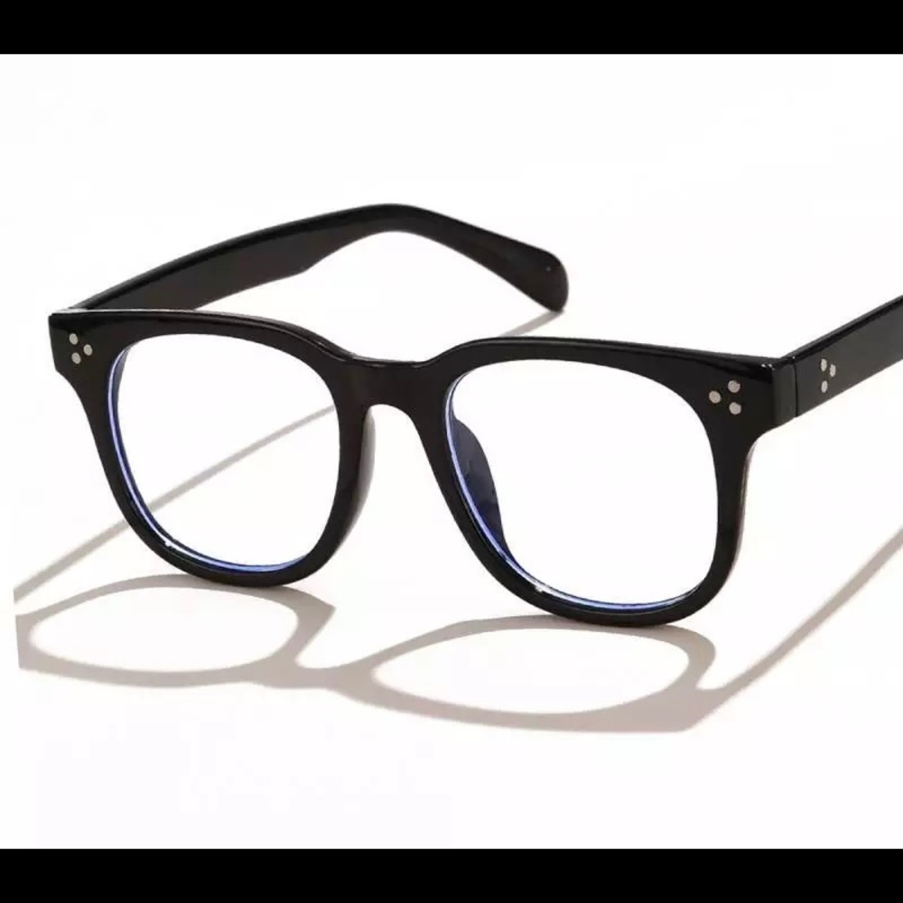 Anna Delvey glasses. Clear lens black frame three dots glasses.